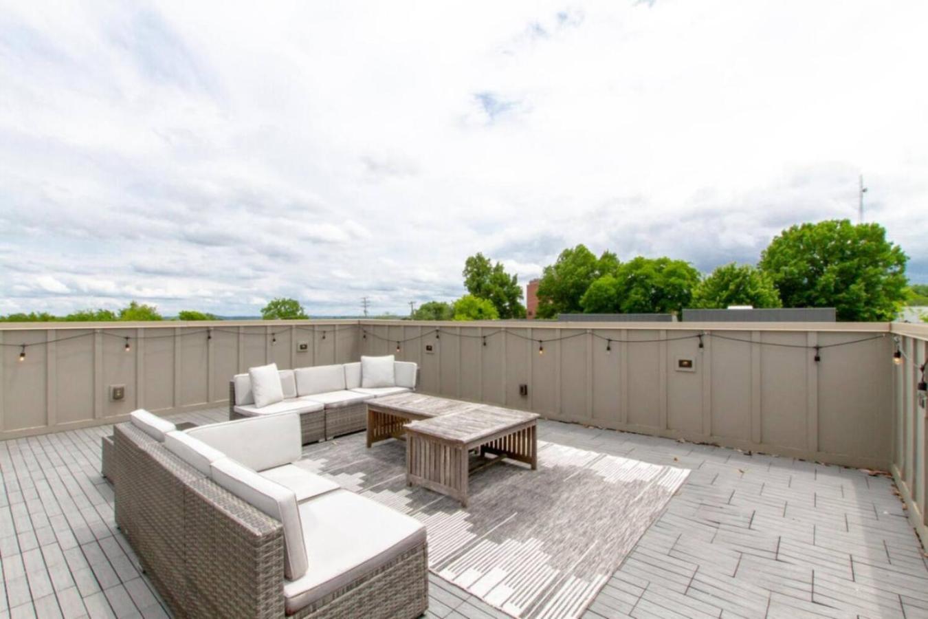 Holiday home Howdy House New And Trendy With Rooftop Deck *