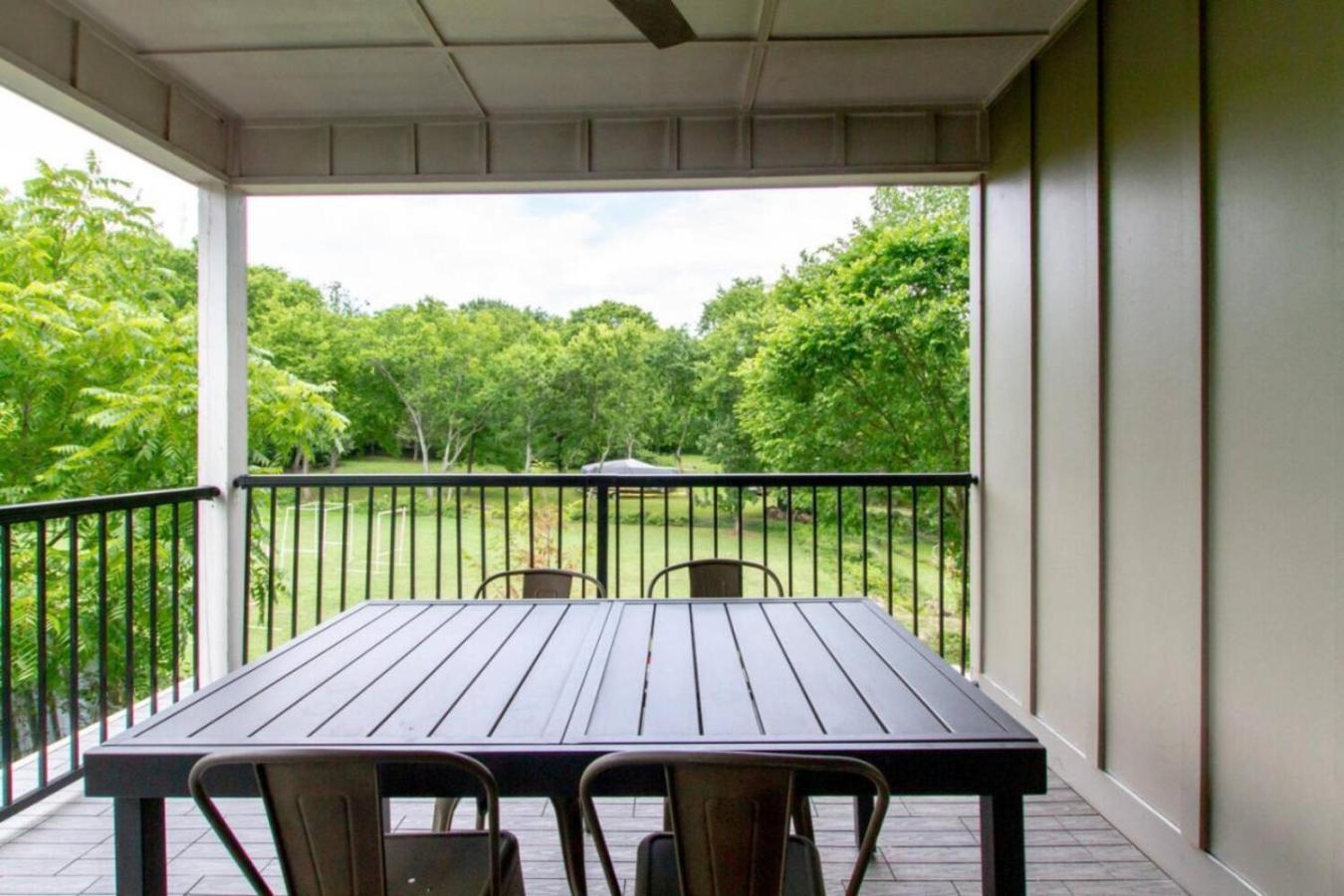 Howdy House New And Trendy With Rooftop Deck *