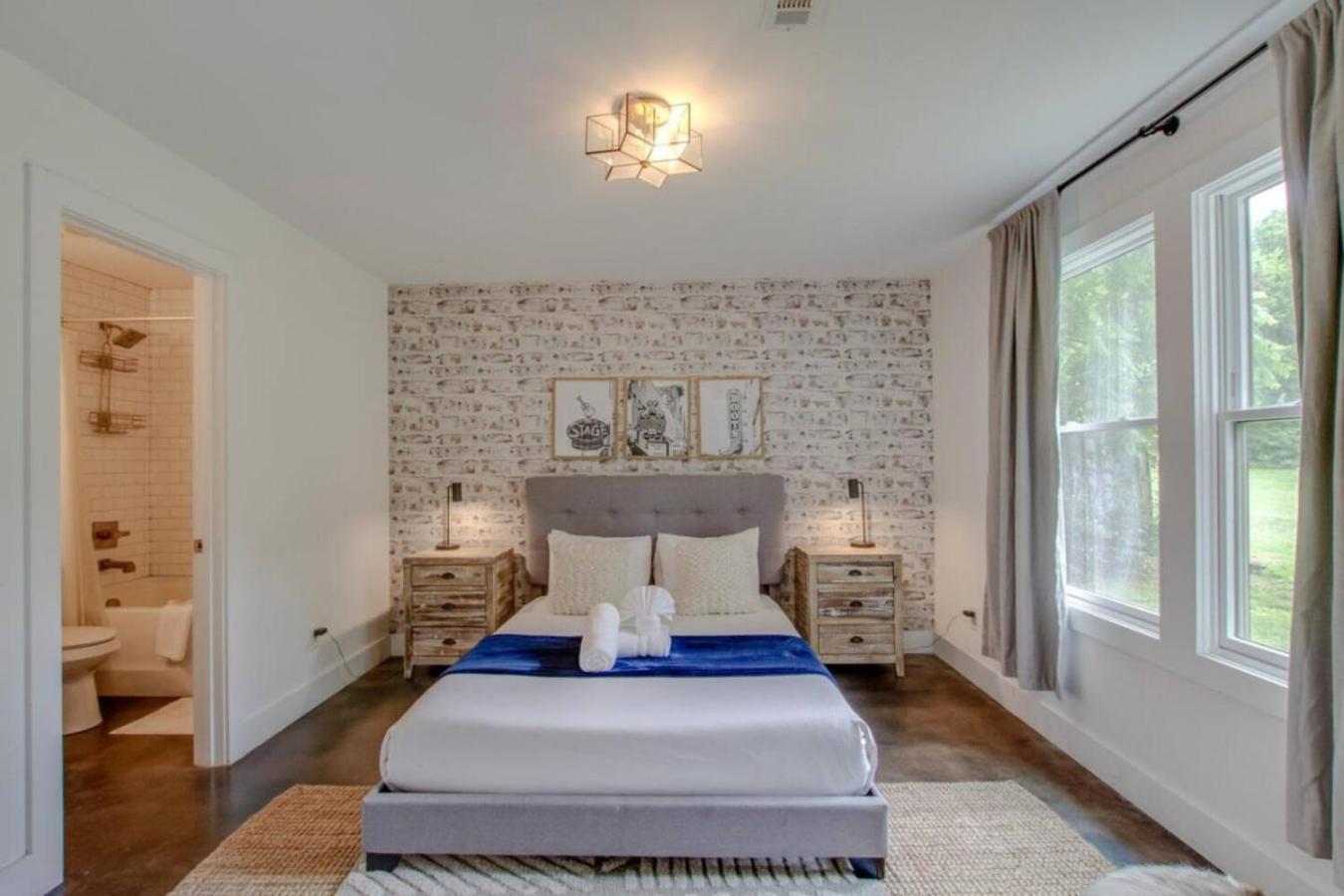 Holiday home Howdy House New And Trendy With Rooftop Deck *