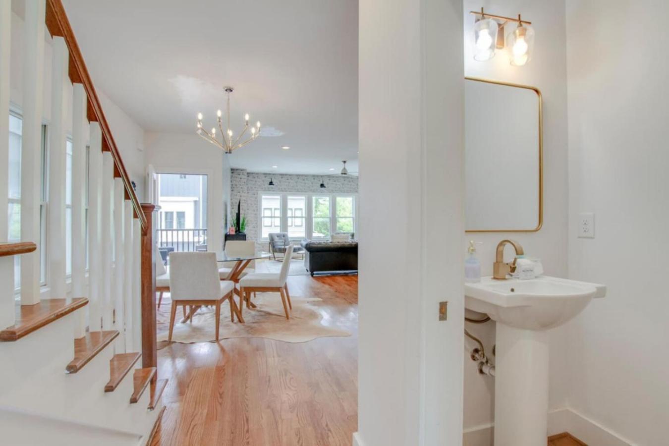 Holiday home Howdy House New And Trendy With Rooftop Deck Nashville