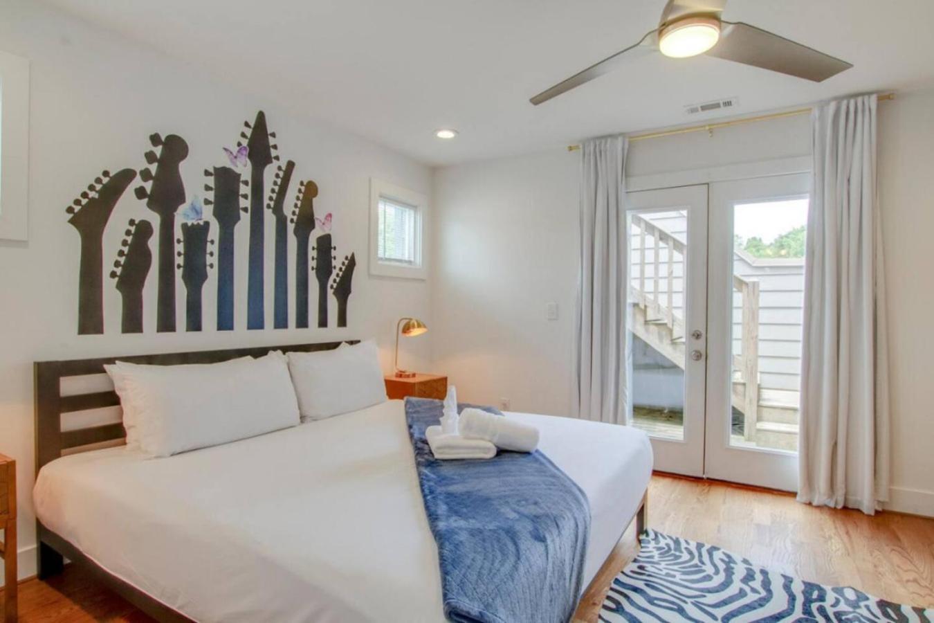 Holiday home Howdy House New And Trendy With Rooftop Deck Nashville